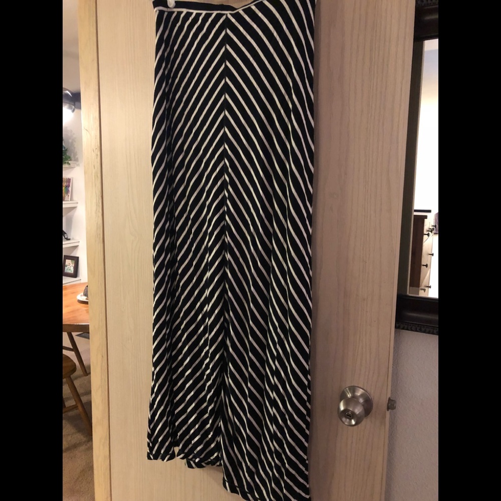 Mac Studio Maxi Skirt